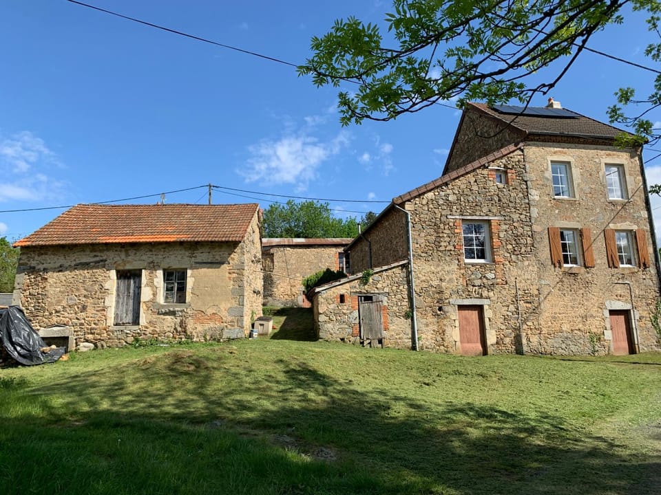 Busset Liages situé dans le Bourbonnais 1 chambres lit double et un clic clac House in Auvergne-Rhône-Alpes