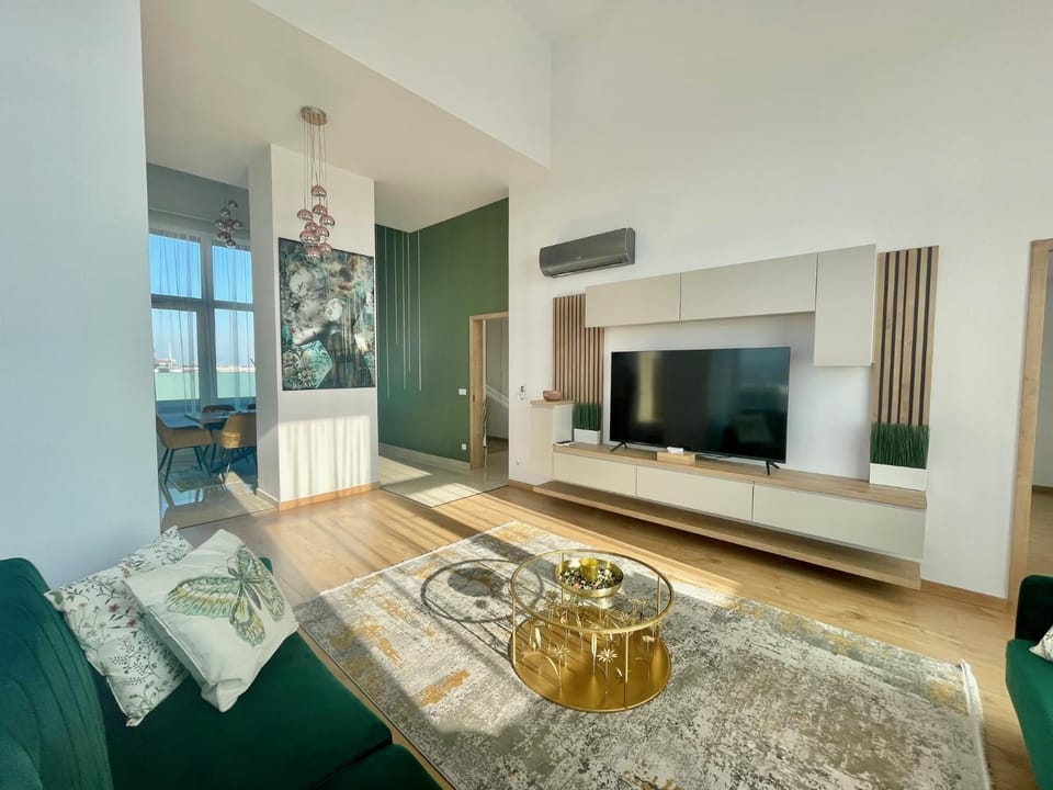 Communal lounge/ TV room, TV and multimedia, Living room, Seating area, Evening entertainment