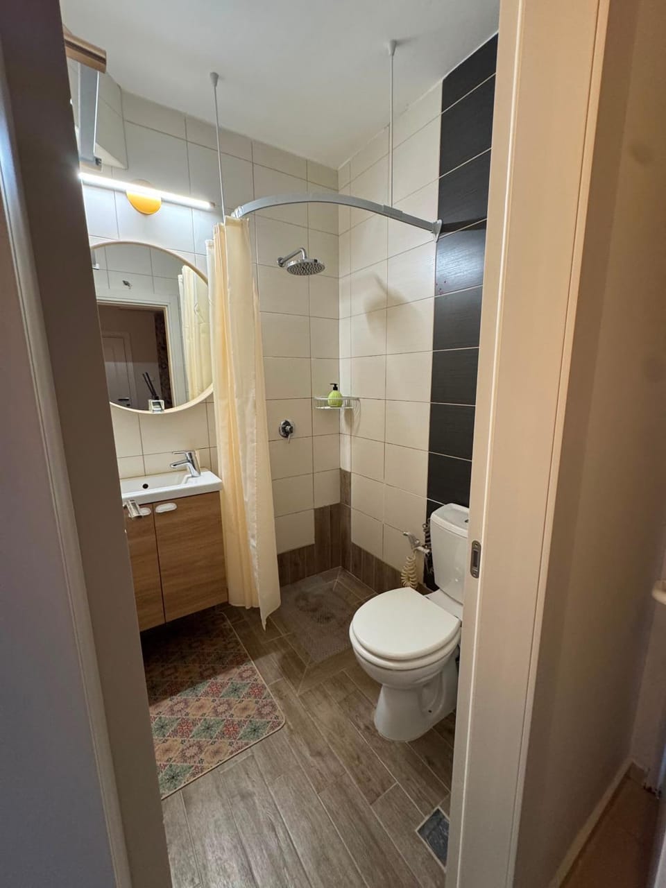 Shower, Toilet