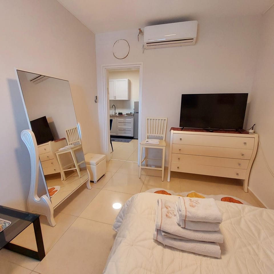 TV and multimedia, air conditioner