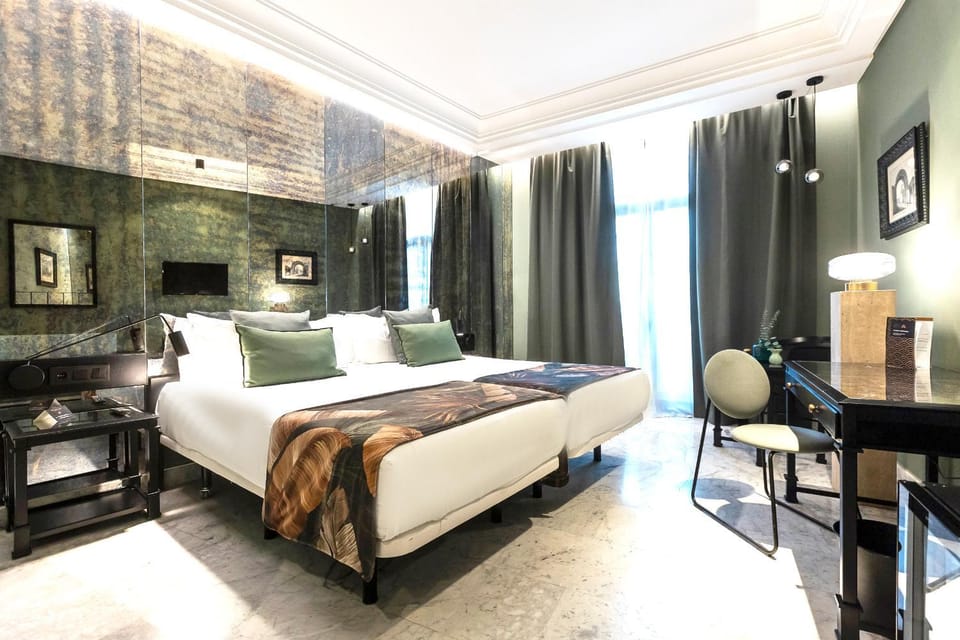 Photo of the whole room, Bedroom