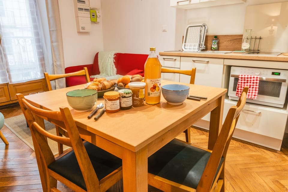 Kitchen or kitchenette, minibar, stove, toaster