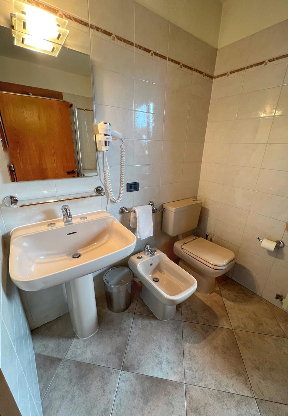 Toilet, Bathroom, bidet, towels