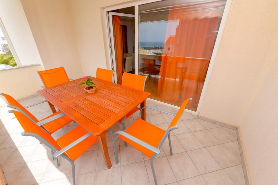 View (from property/room), Balcony/Terrace, Seating area