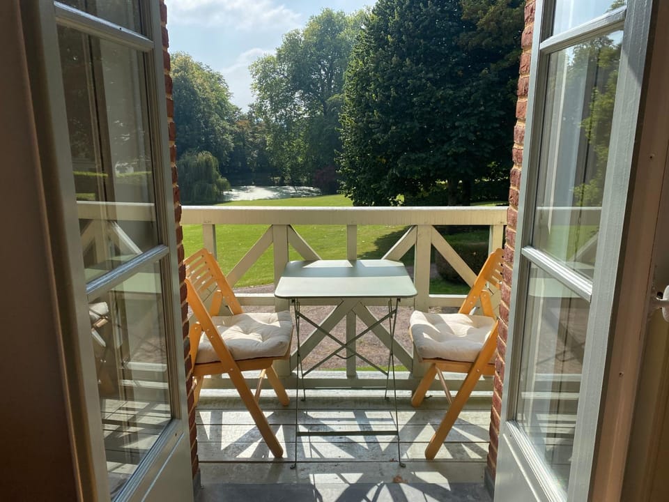 La Maison du Cavalier, Chateau de lAvenue House in Normandy
