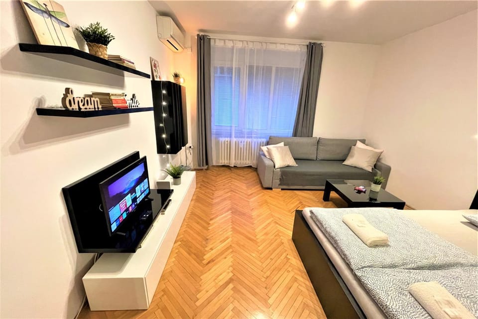 TV and multimedia, Living room, Bedroom