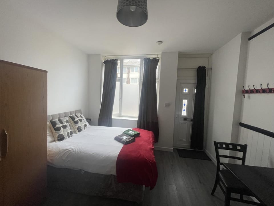 Modern Studio with Free Parking near sea-station-shops Apartment in Hove
