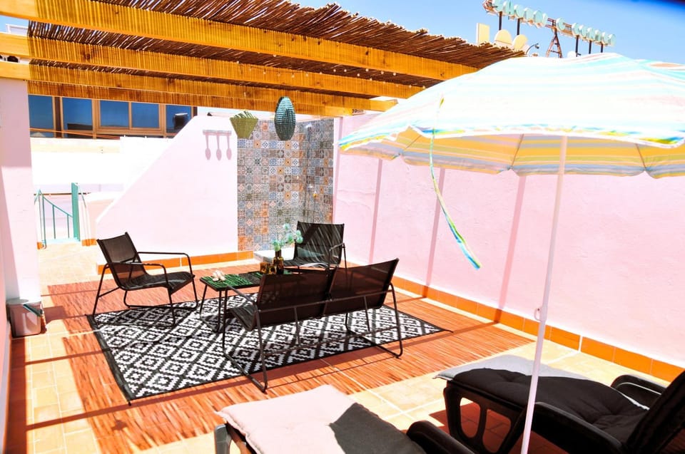 Property building, Balcony/Terrace, Living room