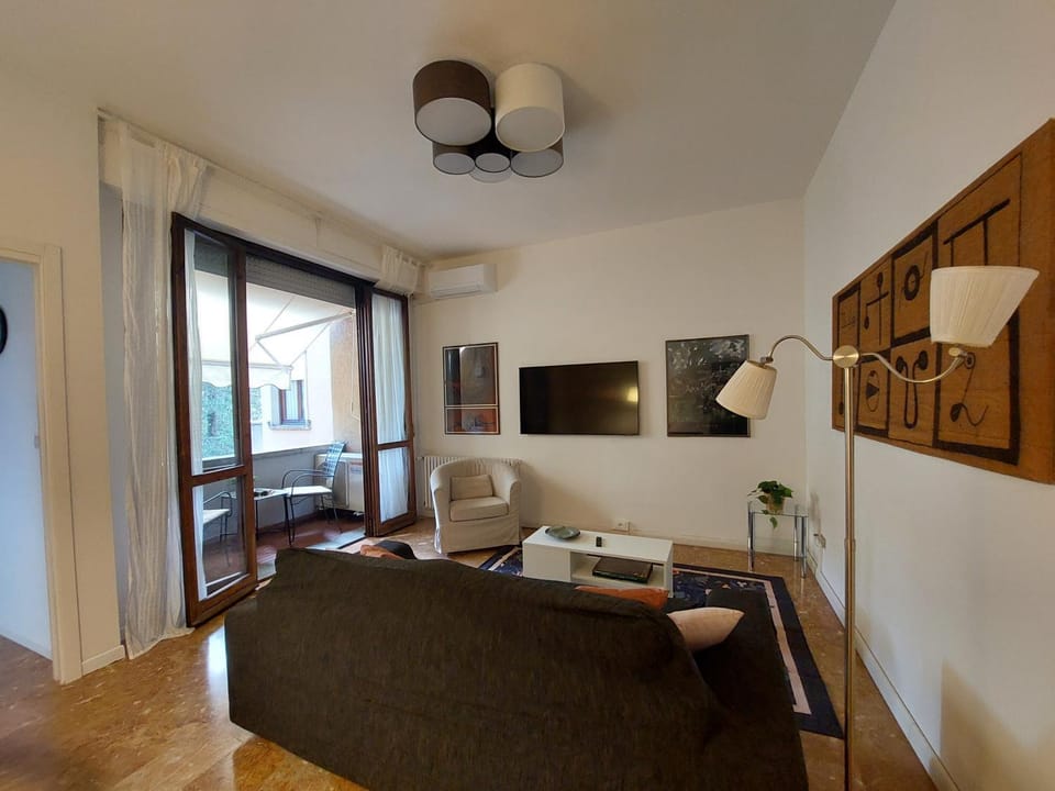 Bed, TV and multimedia, Living room, air conditioner