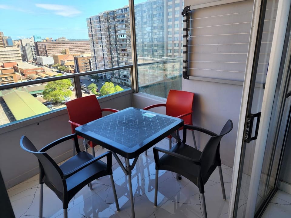 Day, View (from property/room), Balcony/Terrace, Dining area, City view
