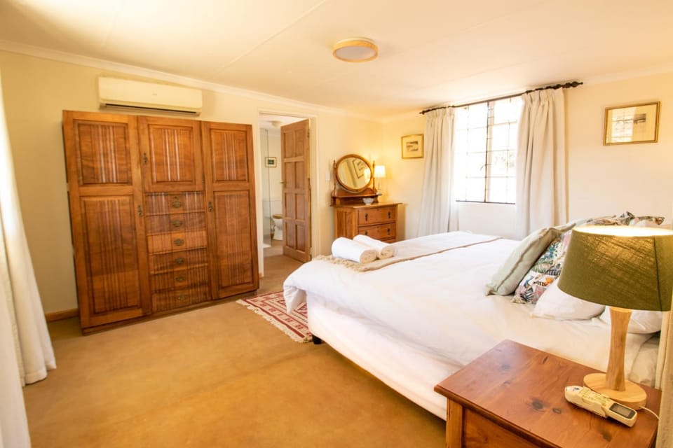 Bed, Photo of the whole room, Bedroom, towels, wardrobe, air conditioner
