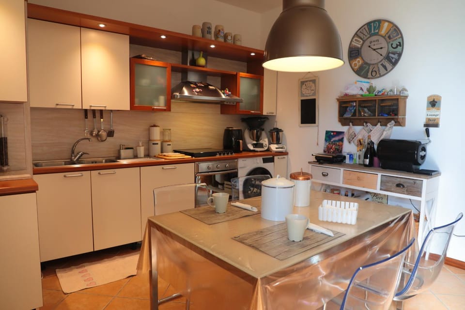 Coffee/tea facilities, Kitchen or kitchenette, Dining area, dishwasher, minibar, pet friendly, stove