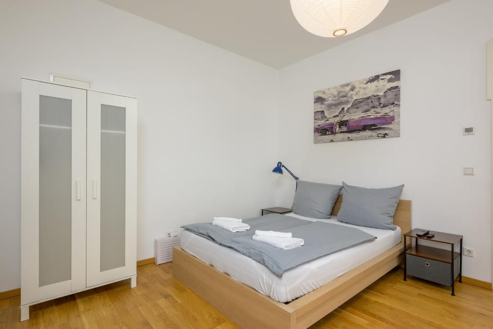 Bed, Bedroom, towels, wardrobe