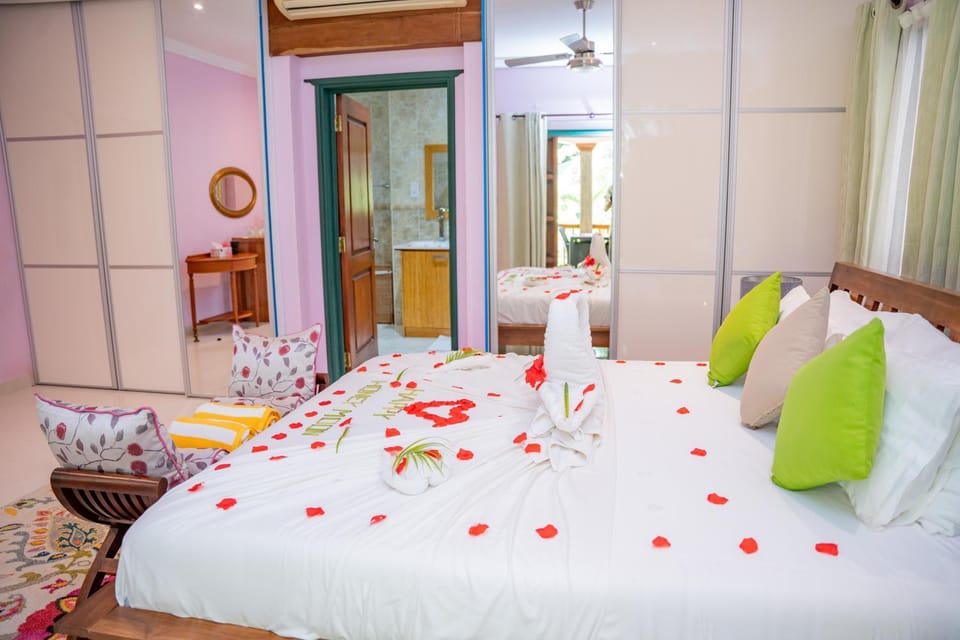 Bed, View (from property/room), Decorative detail, Bedroom