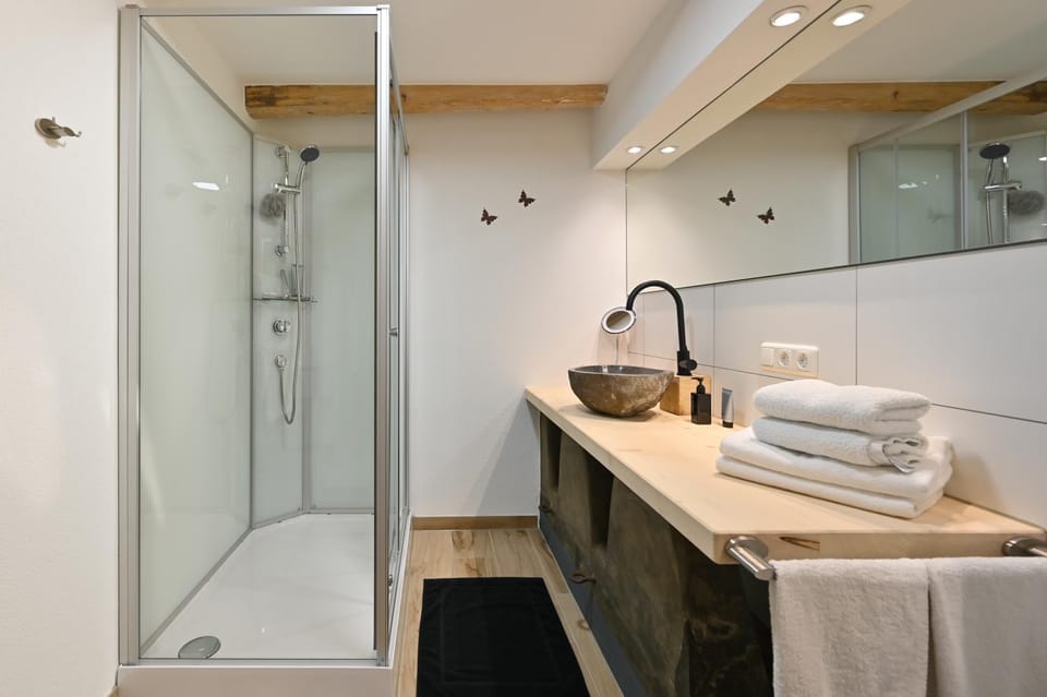 Shower, Bathroom, towels