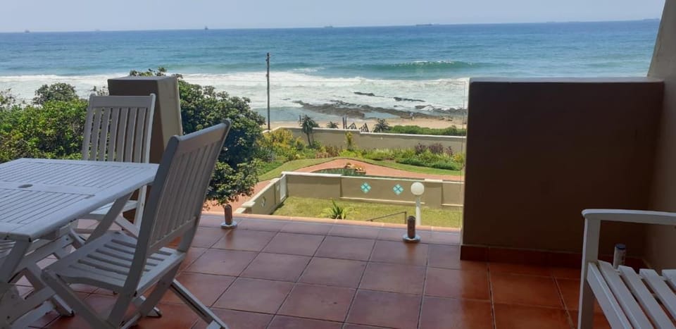 Patio, Day, Natural landscape, View (from property/room), Balcony/Terrace, Dining area, Beach, Sea view