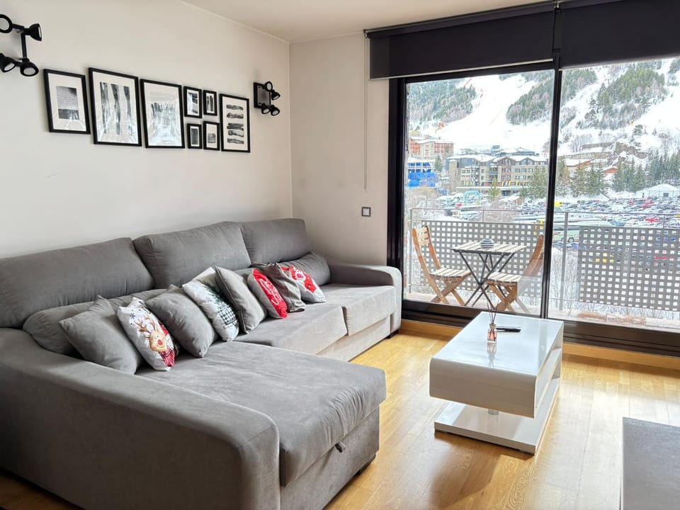 View (from property/room), Balcony/Terrace, Living room, Seating area