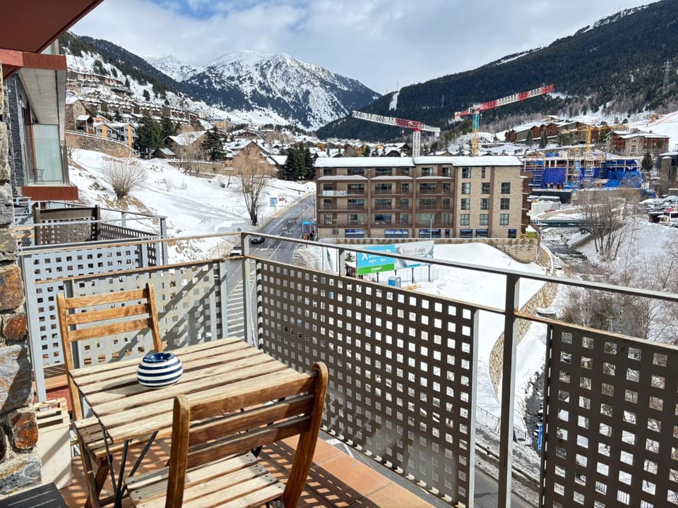 Nearby landmark, Day, Winter, Balcony/Terrace