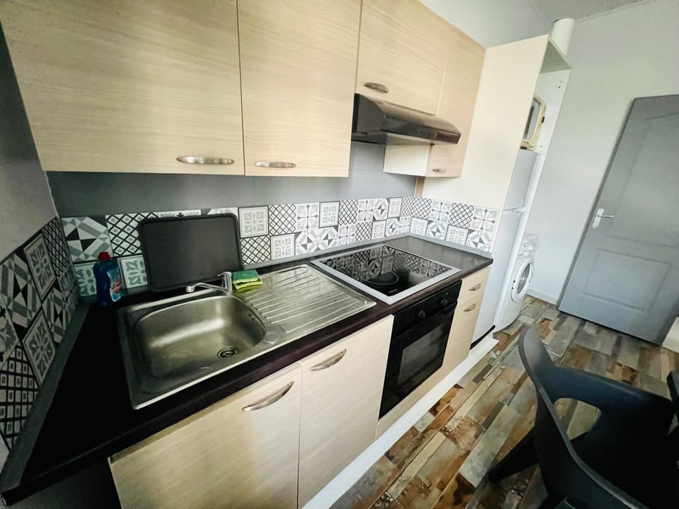 Kitchen or kitchenette, pet friendly, stove