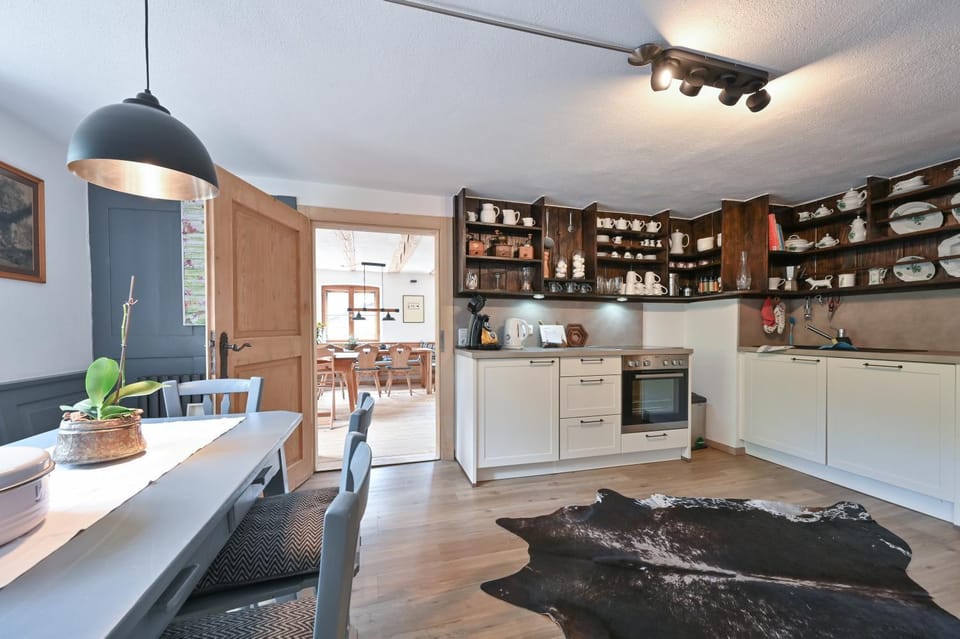 Coffee/tea facilities, Kitchen or kitchenette, Dining area, pet friendly, stove