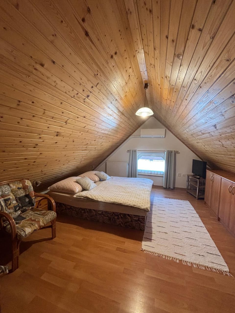 Bedroom, air conditioner