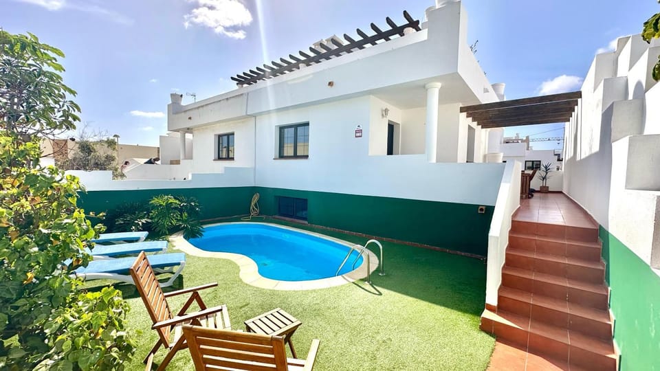 Property building, Garden, Swimming pool