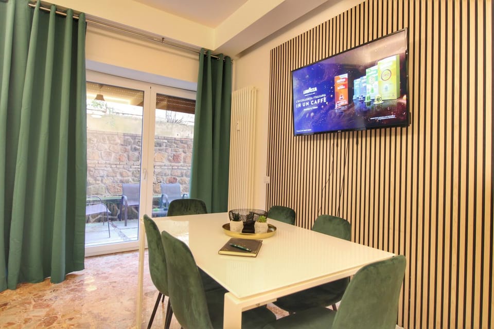 Delicious 2 Bed Room Apartment and Garden by YH Apartment in Rome