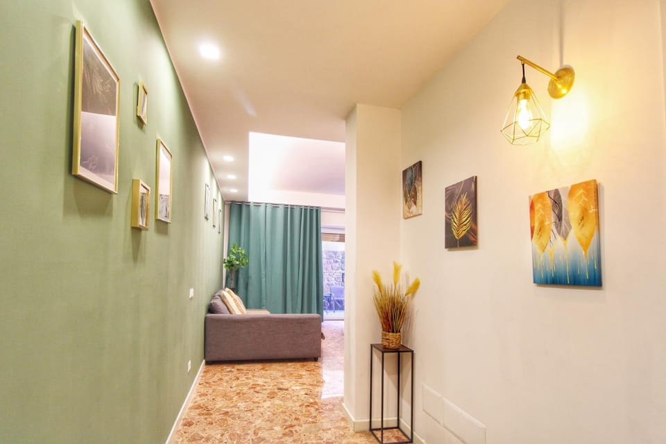 Delicious 2 Bed Room Apartment and Garden by YH Apartment in Rome
