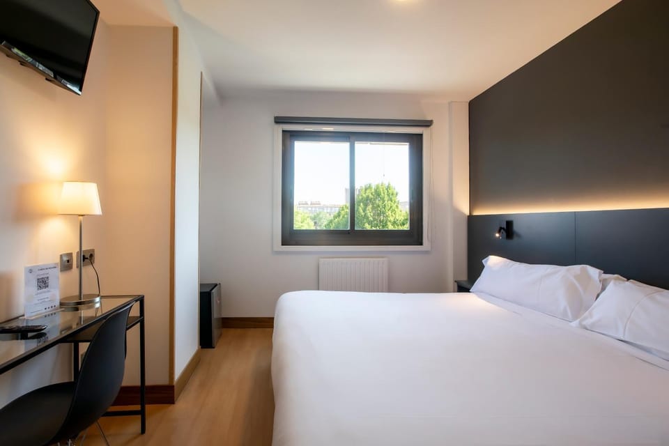 Bed, Photo of the whole room, Bedroom, hair dresser