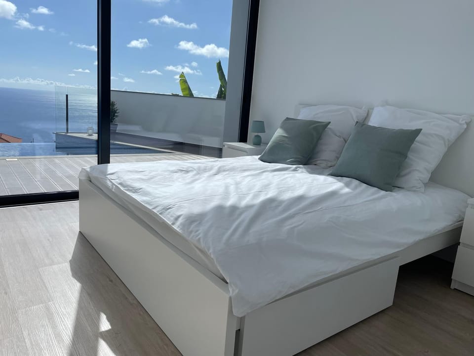 Bed, Photo of the whole room, Bedroom, Sea view