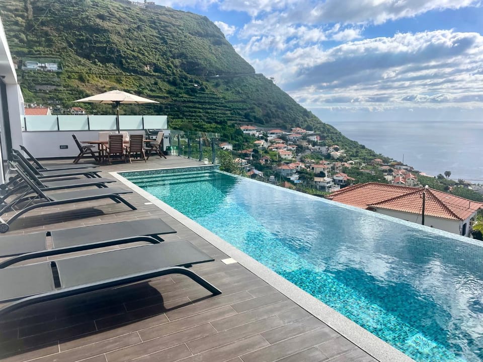 View (from property/room), Balcony/Terrace, Sea view, Swimming pool