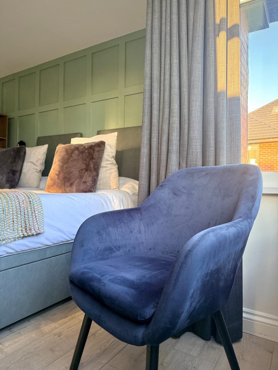 Bed, Seating area, Bedroom