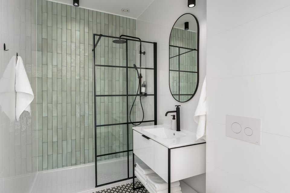 Shower, Bathroom, towels