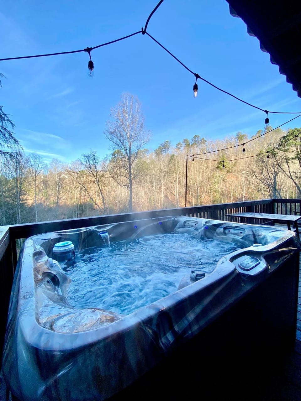 Fun cabin with hot tub, pool table & fire pit - BIG BLUE Cabin in Fontana Lake