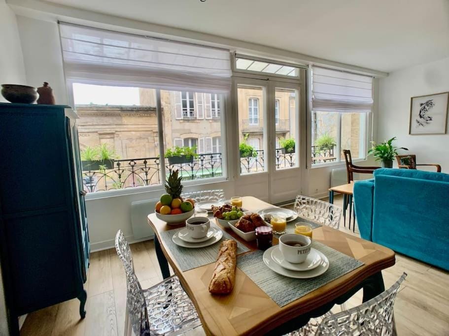 Patio, Coffee/tea facilities, View (from property/room), Balcony/Terrace, Living room, Dining area, Breakfast