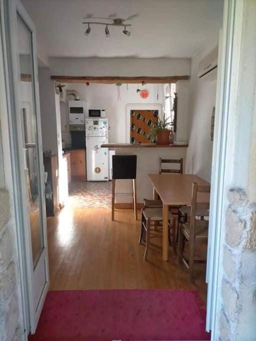 Petite maison très paisible avec jardin à Cournon - Puy de Dôme ! House in Auvergne-Rhône-Alpes