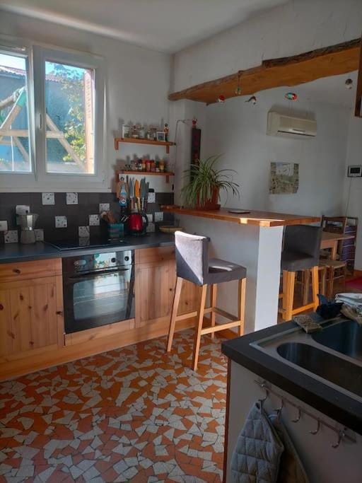 Petite maison très paisible avec jardin à Cournon - Puy de Dôme ! House in Auvergne-Rhône-Alpes