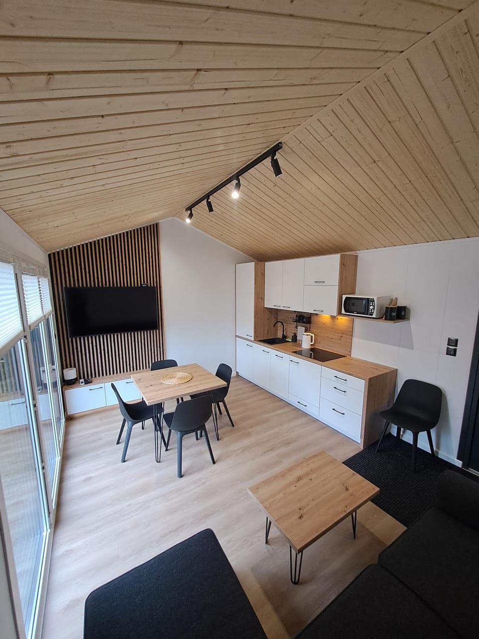 Kitchen or kitchenette, Living room, Seating area, Dining area, minibar, stove
