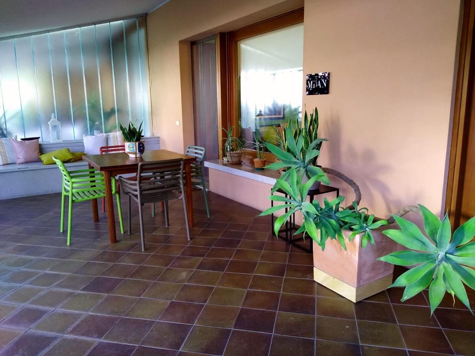 Patio, Patio, Spring, Summer, Seating area, Dining area