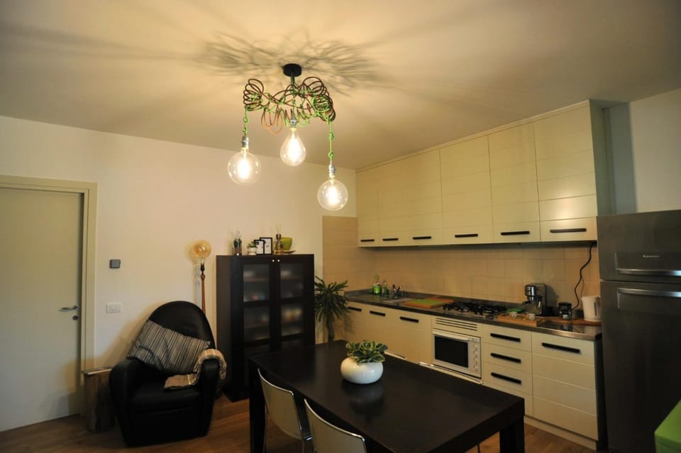 Day, Coffee/tea facilities, View (from property/room), Kitchen or kitchenette, Living room, Seating area, Dining area, Garden view, Street view, dishwasher, furniture, heating, internet, oven, pet friendly, stove, toaster, towels, washing machine, kitchen, air conditioner