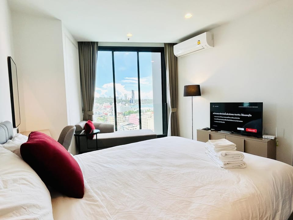 Edge Pattaya Sea View Room Apartment in Pattaya City