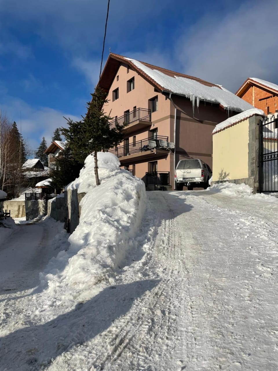 Property building, Day, Winter, Street view