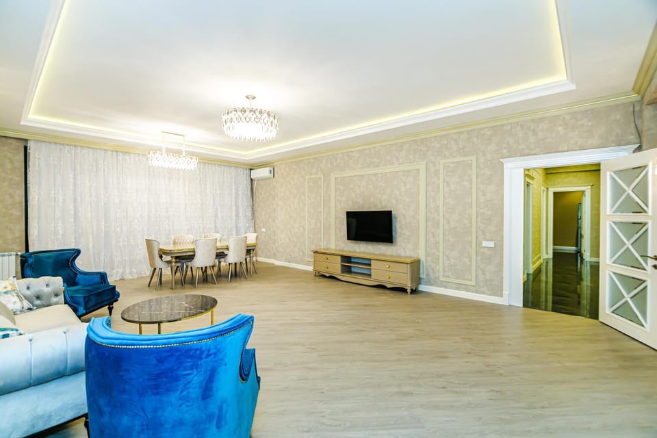 Communal lounge/ TV room, TV and multimedia, Living room, Seating area, Evening entertainment