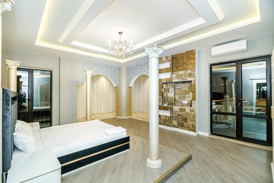 Bed, Photo of the whole room, Bedroom