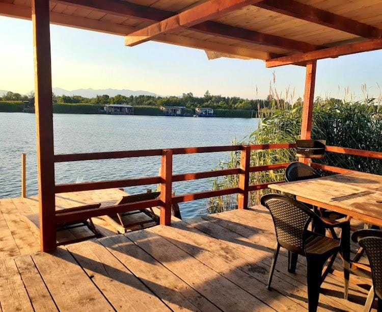 Natural landscape, View (from property/room), Balcony/Terrace, River view