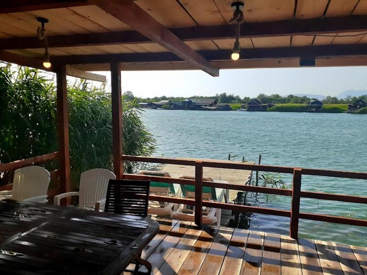 Natural landscape, View (from property/room), Balcony/Terrace, River view, Sea view
