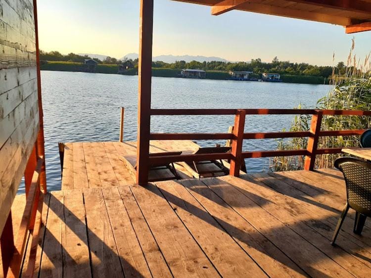 Natural landscape, View (from property/room), Balcony/Terrace, River view
