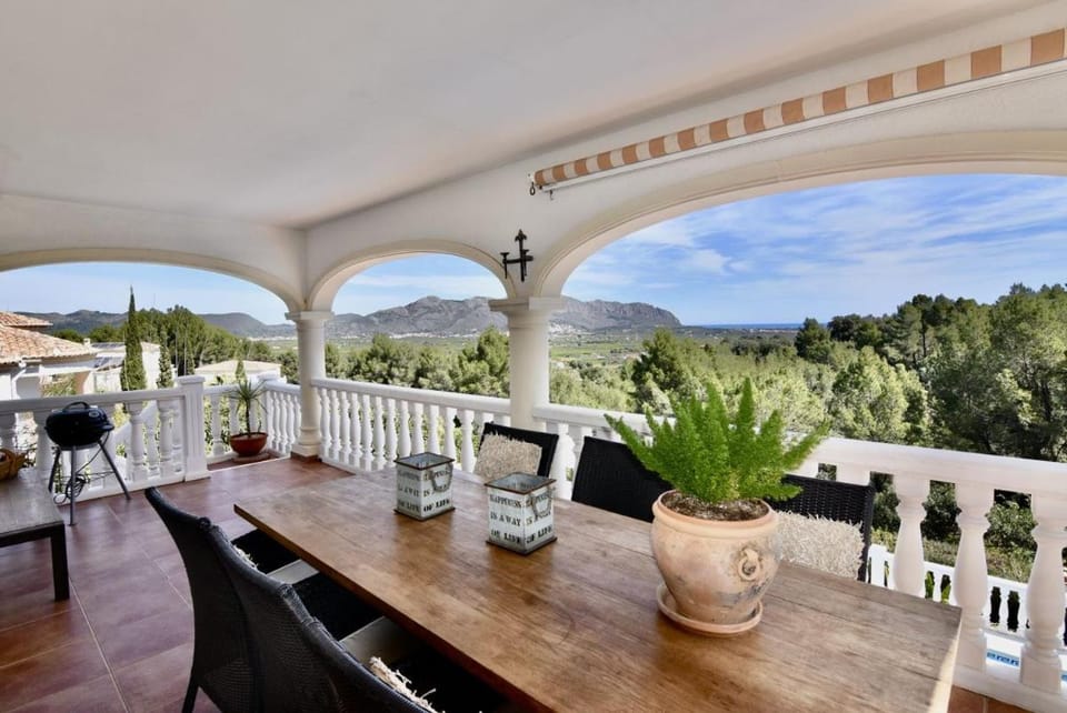 Natural landscape, View (from property/room), Balcony/Terrace, Balcony/Terrace, Dining area, Mountain view