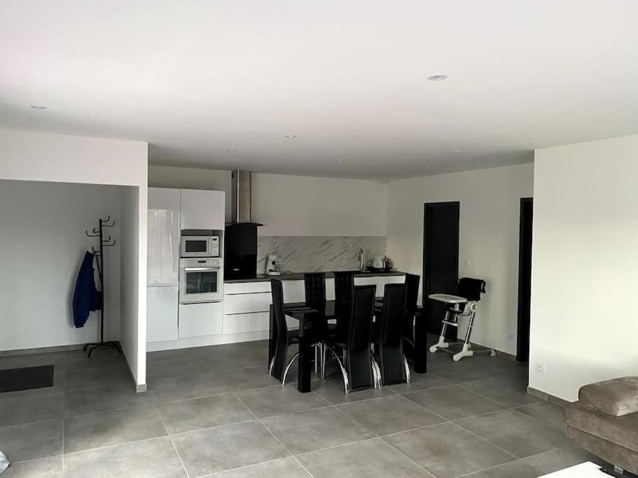 Dining area, minibar, pet friendly, stove