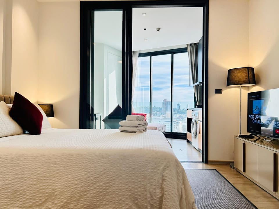 Bed, TV and multimedia, Photo of the whole room, Evening entertainment, Bedroom